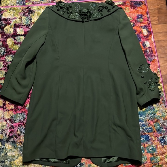 Gorgeous olive green dress coat. - Picture 10 of 10